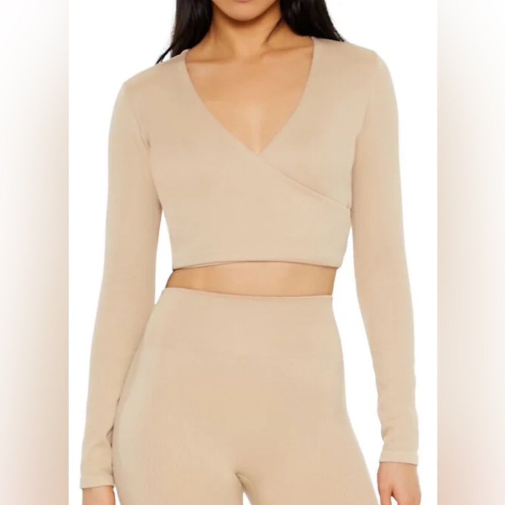 ACTIVE SEAMLESS SURPLICE CROP TOP